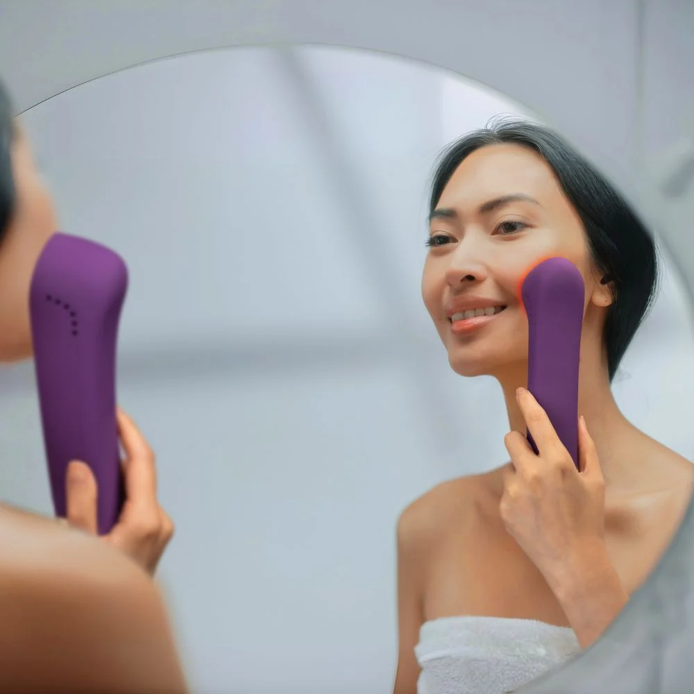Foreo FAQ 501 Full-Spectrum Red Light Skin Rejuvenation Device