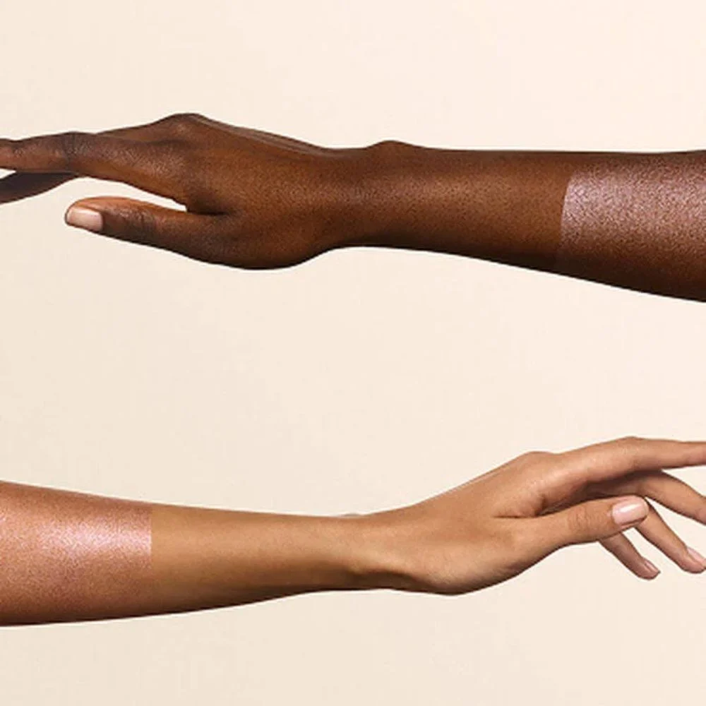 Valentino Born in Roma Perfumed Body Shimmer Moisturizing Feeling